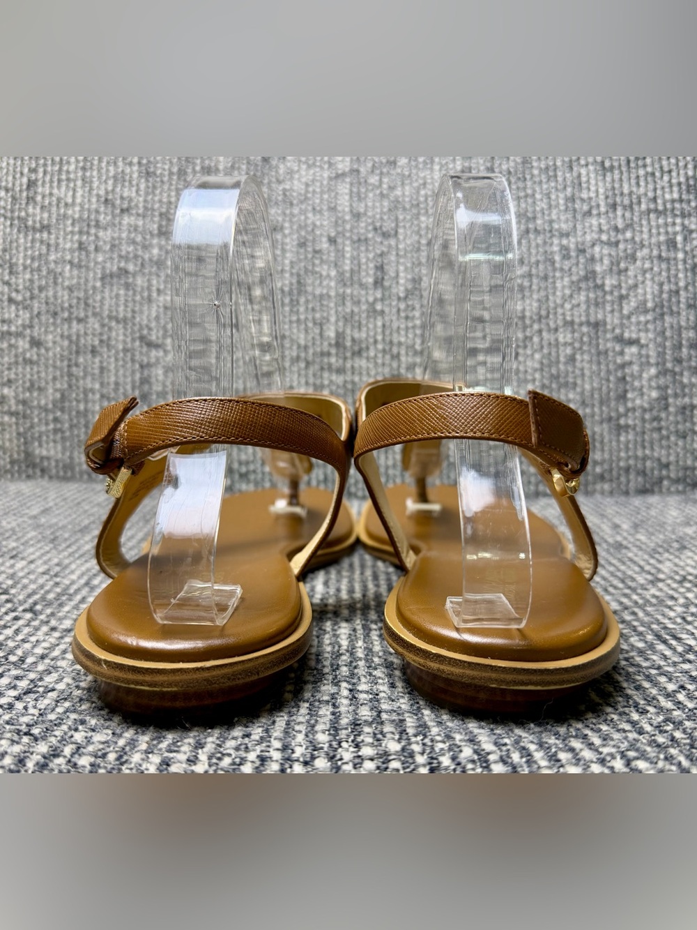 Michael Kors MK Logo Plate T Strap Thong Sandals Luggage Brown Women’s 9M - Picture 4 of 9